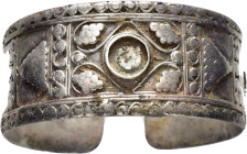 ANCIENT SILVER BRACELET.

Weight : 40.4 gr
Diameter : 54 mm