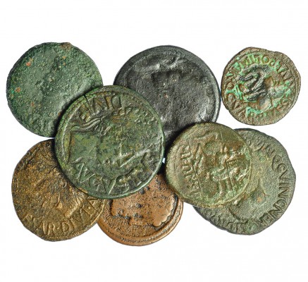 3 ases ibéricos, Bolscan, Kese y Secaisa; 1 semis iber-romano de Colonia Patrici...