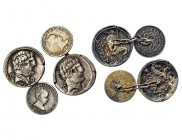 Pareja de gemelos con un denario de Turiasu y 1 real de Isabel II cada uno. Los denarios MBC+.