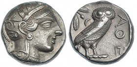 ÁTICA. Atenas. Tetradracma (449-413 a.C.). A/ Cabeza de Atenea con casco a der. R/ Dentro de cuadrado incuso, lechuza, detrás rama de olivo y crecient...
