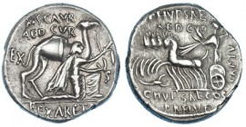 AEMILIA. Denario. Roma (58 a.C.). El rey Aretas de rodillas con rama de olivo y camello. R/ Júpiter en cuádriga a izq. y escorpión bajo los caballos. ...