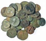 Lote de 36 monedas: 2 denarios de República Romana, 16 sestercios de Vespasiano a Treboniano Galo, 13 ases y dupondios de Agripa a Cómodo, 2 follis, 2...