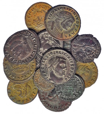 Lote de 14 follis reducidos: Licinio I (6), Licinio II, Constantino I (2), Delma...