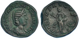 OTACILIA SEVERA, esposa de Filipo I. Sestercio. Roma (244-249). R/ La Piedad a izq.; PIETAS AVGVSTAE. RIC-208a. CH-46. Pátina marrón con tonos verdes....