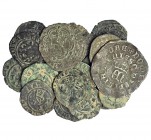 Lote de 4 vellones castellanos, 5 Corona de Aragón y 12 blancas de Reyes Católicos. Varias cecas. Total 21 monedas. BC+/MBC-.