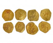 8 monedas de 2 escudos peninsulares. 2 de Sevilla, G (Felipe III), resto sin datos visibles. Con peso correcto en todas las piezas. MBC-/MBC+.