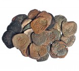 30 monedas de 8 maravedís, reselladas: 1641, 1642 y 1659. Divesidad de cecas en la moneda y en el resello. BC/MBC-.