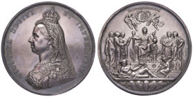 INGHILTERRA Vittoria (1837-1901) Medaglia 1887 50° dell’incoronazione - Opus: L. C. Wyon da Sir J. E. Boehm e Sir F. Leighton - AG (g 221 - Ø 76 mm) R...