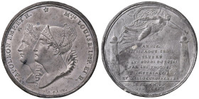 Medaglia 1810 Guerra di Spagna D/ Teste a sx di Napoleone e di Maria Luisa - R/ Vittoria alata in cielo sopra due colonne tra le quali si legge “ANNIV...