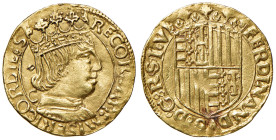 NAPOLI Ferdinando I d’Aragona (1458-1494) Ducato sigla C - MIR 64/6 AU (g 3,52) R Ondulazione del tondello. Nel campo del D/, dietro la testa, un simb...