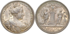 RUSSLAND GROSSFUERSTENTUM / KAISERREICH
Anna, 1730 - 1740. Silbermedaille 1736, von P. P. Werner. auf den Sieg über die Türken bei Asow. Gekröntes Br...