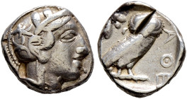 Attika. Athen 
Tetradrachme 449-415 v. Chr. Ähnlich wie vorher. SNG Cop. 46ff. 17,17 g stärkerer Prüfhieb auf der Rückseite, sehr schön/fast sehr sch...