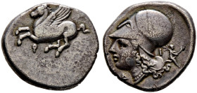 Korinthia. Korinthos 
Stater 375-300 v. Chr. Ähnlich wie vorher, jedoch hinter dem Athenakopf I und Artemis mit Fackel und geschultertem Zweig nach r...