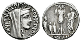 Aemilius. Paullus Aemilius Lepidus. Denarius. 62 BC. Rome. (Ffc-126). (Craw-415/1). (Cal-91). Anv.: Veiled and diademed head of Concord right, PAVLLVS...