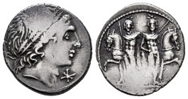 Memmius. L. Memmius L. f. Galería. Denarius. 106 BC. Rome. (Ffc-907). (Craw-313/1b). (Cal-981). Anv.: Laureate head of Saturn left, letter or letter a...