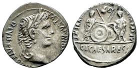 Augustus. Denarius. 7-6 a.C. Rome. (Ric-207). (Bmcre-433). (Rsc-43c). Anv.: (CAESA)R AVGVSTVS DIVI F PATER (PATRIAE). Laureate head on the right. Rev....