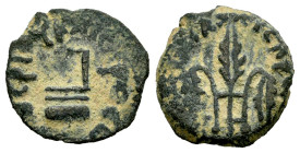 Judaea. Pontius Pilate. Prutah. RY 16 = 29 CE. Jerusalem. (TJC-331). (Hendin-1341). (RPC-I 4967). Anv.: TIBЄPIOY KAICAPOC LIς (date), simpulum. Rev.: ...