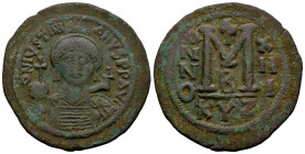 Justinian I. Follis (40 Nummi). 539-540 AD. Cyzicus. (Sear-207). (Doc-124b). (Ratto-618). Anv.: D N IVSTINI-ANVS PP AVG. Bust with helmet, diadem, arm...
