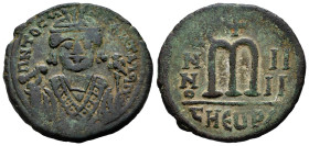 Mauricius Tiberius. 40 Nummi. Year 4. Theoupolis (Antioch). (Sear-532). Anv.: ΠNTOC SMANTAI PP N. Bust facing, wearing crown with trefoil ornament, an...