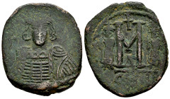 Constantine IV Pogonatus. Follis. 668-673 AD. Constantinople. (Doc-28a). (Mib-77). (SB-1173). Anv.: Helmeted and cuirassed bust facing, holding globus...