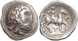 OSTKELTEN, Beischlag zu einer AR Tetradrachme Philipp II. Zeuskopf mit Bartkranz. Rs.Reiter mit Zweig r. 12,76g.
ss
Göbl OTA 115/2