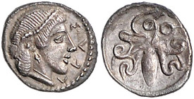 ITALIEN, SIZILIEN / Stadt Syrakus, AR Litra (474-450 v.Chr.). Kopf der Artemis-Arethusa mit Perlendiadem r., SVRA. Rs.Oktopus. 0,71g.
vz
Sear 929; B...