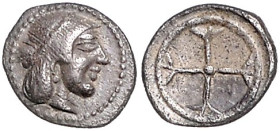 ITALIEN, SIZILIEN / Stadt Syrakus, AR Obol (Gelon, 485-478 v.Chr.). Kopf der Artemis-Arethusa mit Perlendiadem r. Rs.Vierspeichiges Rad. 0,56g.
f.vz...