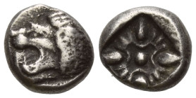 KLEINASIEN, IONIEN / Stadt Milet, AR Diobol (478-390 v.Chr.). Löwenprotome r. Rs.Sternornament in quadratum incusum. 1,20g.
ss
SNG Cop.953