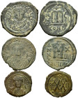 BYZANTINISCHES REICH, Tiberius II. Constantinus, 578-582, AE Follis Jahr 8 =581, CONB =Konstantinopel. Gekr. Büste von vorn. Rs.m unter Kreuz zwischen...