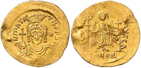 BYZANTINISCHES REICH, Mauricius Tiberius, 582-602, Leichtgewichtiger AV Solidus zu 23 Siliquae CONOB =Konstantinopel. Behelmte Büste frontal mit Kreuz...