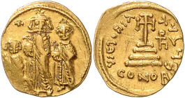 BYZANTINISCHES REICH, Heraclius, 610-641, AV Solidus (632-635). Drei Herrscher frontal stehend, jeweils Kreuzglobus haltend. Rs.Kreuz auf 3 Stufen, i....