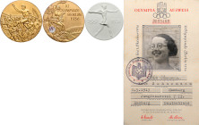 OLYMPIADE, BERLIN, Original-Ausweis 1936 der Olympiasiegerin Käthe Sohnemann mit Foto und Unterschrift. DAZU:Porzellanmed. 1936 Turnerin und Goldmedai...