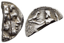 KINGS of MACEDON. Alexander III.(336-323 BC).Tetradrachm Cut Fragment.

Weight : 7.2 gr
Diameter : 13 mm
