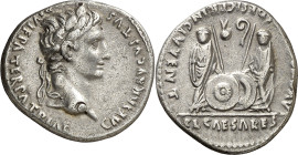(2 a.C.- 4 d.C.). Octavio Augusto. Denario. (Spink 1597) (S. 43) (RIC. 207). Contramarca en anverso. 3,79 g. MBC+.