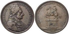 MEDAGLIE PAPALI. Benedetto XIII (1724-1730). Medaglia straordinaria coniata nel 1725 a ricordo dell'inaugurazione del monumento a Carlo Magno. AE (39,...