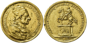 MEDAGLIE PAPALI. Benedetto XIII (1724-1730). Medaglia 1725 a ricordo dell'inaugurazione del monumento a Carlo Magno. Fusione (postuma?) AE dorato (43,...