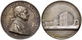 Medaglie Papali. Pio XI (1922-1939). Medaglia anno XVII "Pont. Ateneo Lateranense". Ag (38,16 g). Opus Mistruzzi. CM 286. qFDC