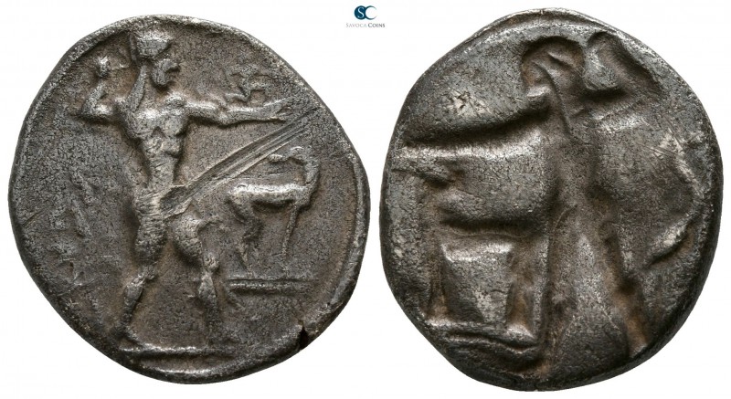Bruttium. Kaulonia 525-500 BC. 
Nomos AR

20mm., 7,29g.

Apollo advancing r...