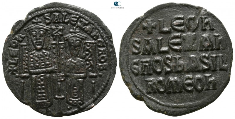 Leo VI with Alexander AD 886-912. Constantinople
Follis Æ

24mm., 5,10g.

+...