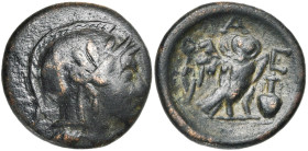 ATTIQUE, ATHENES, AE bronze, vers 224-198 av. J.-C. D/ T. casquée d'Athéna à d. R/ Chouette à d., ailes ouvertes. Au-dessus, A/Θ-E. A. d., amphore. Sv...