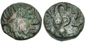 CRETE, LYTTOS, AE bronze, 3e s. av. J.-C. D/ T. l. de Zeus à d. R/ ΛY Aigle à d., les ailes ouvertes. Svoronos, Crète, 81, pl. XXII, 12. 1,91 g. Rare....