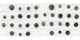 ROYAUME SELEUCIDE, lot de 17 bronzes, dont: Antiochos Ier, R/ Apollon assis; Séleucos III, R/ Apollon deb.; Antiochos III, R/ Palmier; Séleucos IV, R/...