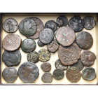 lot de 16 bronzes, dont: Campanie, Neapolis, T. d'Apollon/Taureau; Sicile, Centuripe, T. de Zeus/Foudre; Gela, T. du dieu-fleuve/Taureau (?); Syracuse...