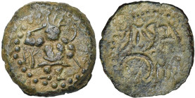 ESPAGNE, EBUSUS, (Ibiza), AE bronze, vers 80 av. J.-C. D/ Bès grimaçant deb. de f., brandissant une masse et un serpent. A g., deux lettres puniques. ...