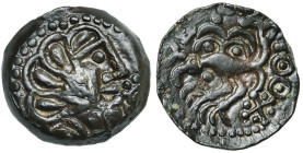 GAULE CELTIQUE, Senones, AE bronze, avant 52 av. J.-C. Type à l'aigle. D/ T. à d., la chevelure disposée en quatre larges mèches. Devant la bouche, an...