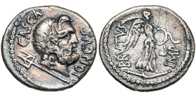 M. Iunius Brutus, AR denier, 43-42 av. J.-C., atelier suivant Brutus. Avec P. Serviulius Casca Longus. D/ CASCA - LONGVS T. de Neptune à d. En dessous...