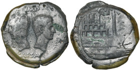 Octavien, AE bronze, 36 av. J.-C., Vienne (Gaule). D/ IMP DIVI IVL CAES DIVI F T. adossées de César et d'Octavien. R/ C·I·V (Colonia Iulia Viennensis)...
