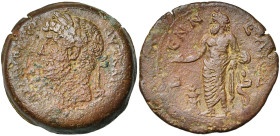 EGYPTE, ALEXANDRIE, Hadrien (117-138), AE drachme, 134-135. D/ T. l. à g. R/ L ENN-EAKΔ (an 19) Asklépios deb. à g., ten. une patère au-dessus d'un au...