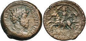EGYPTE, ALEXANDRIE, Marc Aurèle Auguste (161-180), AE drachme, 165-166. D/ B. dr. à d. R/ Semasia coiffée de la dépouille de lion, ten. une palme, lan...
