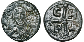 Romain IV Diogène (1068-1071), AE follis, Constantinople. D/ B. du Christ de f., ten. les Evangiles. Dans le champ, IC-XC/ NI-KA. R/ Croix cantonnée d...